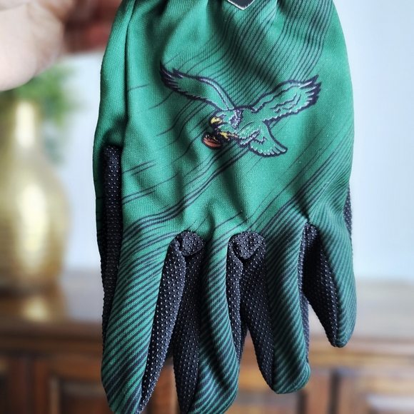 🦅 NFL Eagles Retro Halftone Line Utility Gloves - Philadelphia Eagles Fan Gear - Picture 2 of 5